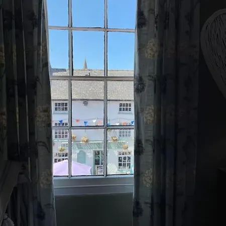 Cosy 2 Bed Flat In Crickhowell Exterior photo