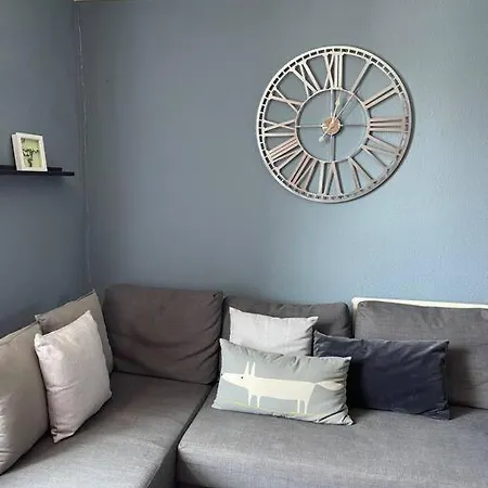 Cosy 2 Bed Flat In Crickhowell Exterior photo