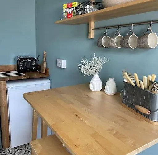Cosy 2 Bed Flat In Crickhowell