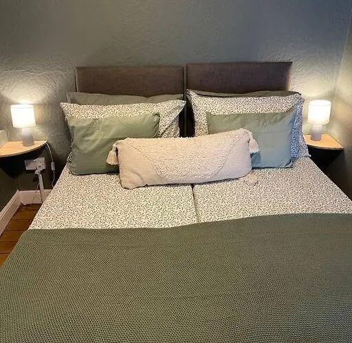 Cosy 2 Bed Flat In Crickhowell
